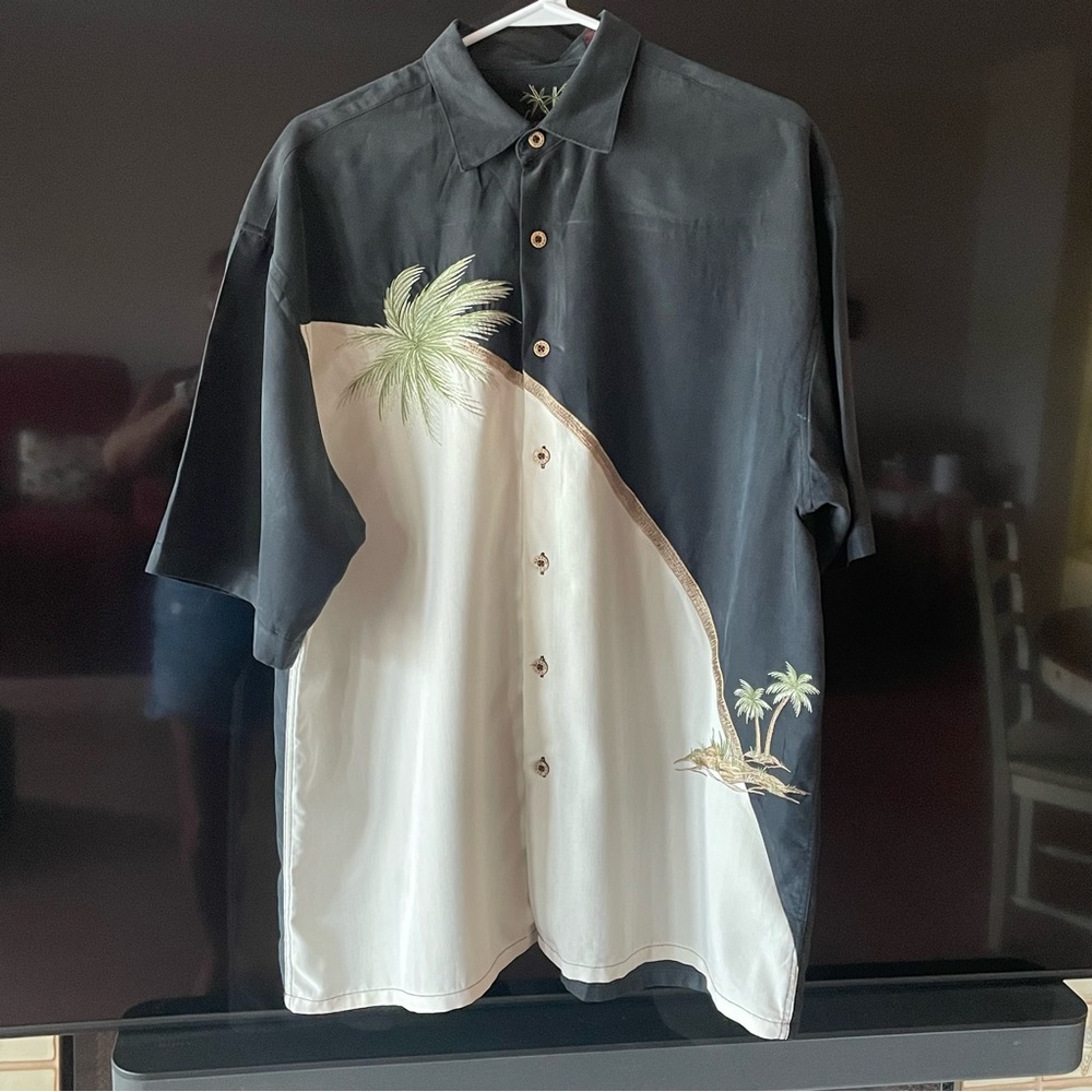 Men’s Bamboo Cay embroidered palm resort shirt, tropical camp style